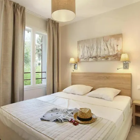 Beautiful With Balcony Or Terrace, Near The Cavalaire-sur-Mer